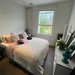 One Bedroom Flat Near Portobello Road