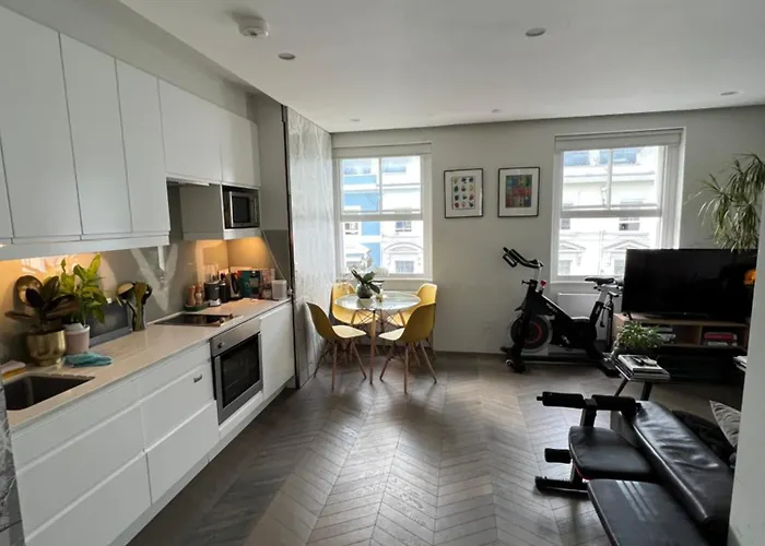 One Bedroom Flat Near Portobello Road